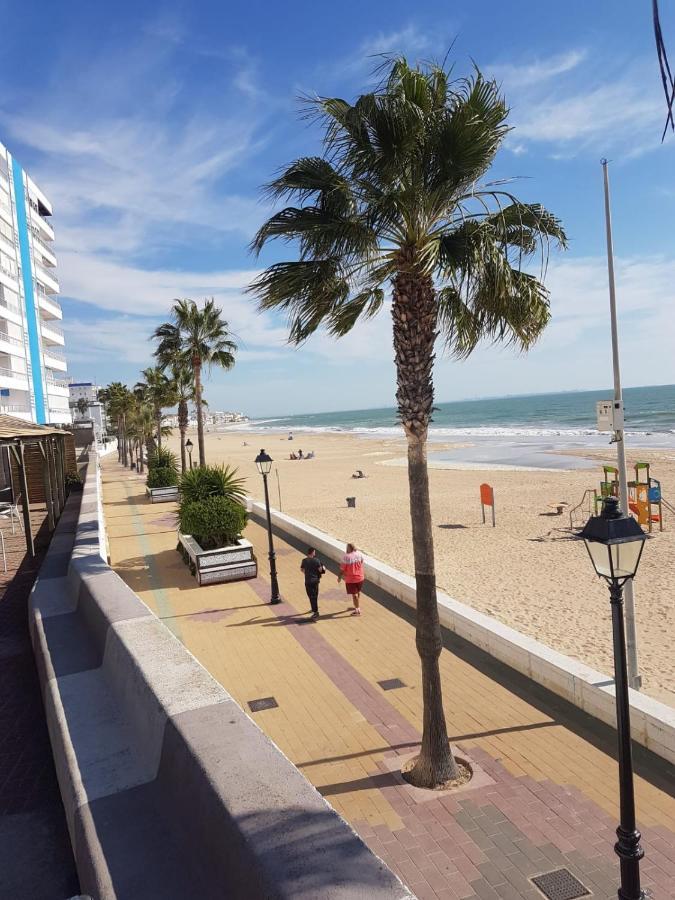 La Costilla centro y playa Rota Exterior foto